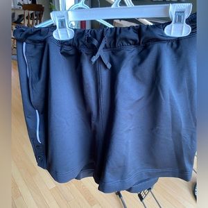 black gymshark shorts